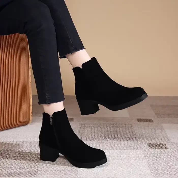Femmes automne et hiver 2025 nouvelle mode solide tempérament bottines tête ronde talon carré sans l