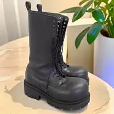 Bottes de moto à boucle pour femmes, chaussures d'hiver en cuir noir, plates-formes à lacets, plates