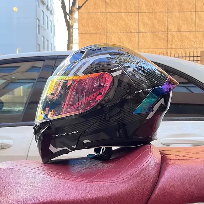 Casque de moto à rabat modulaire