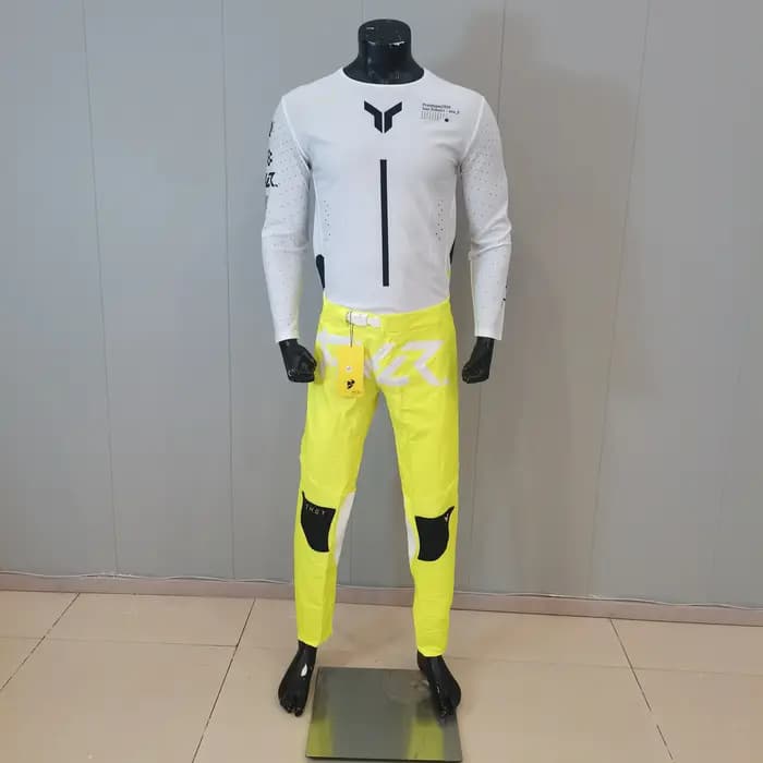 Veste et pantalon de moto tout-terrain