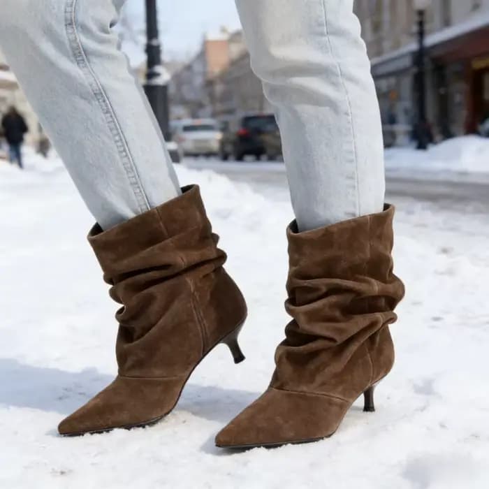 Bottines d'hiver en daim pour femmes, bottes courtes plissées à bout pointu, bottes à la cheville élégantes rétro marron pour femmes, bottes femmes