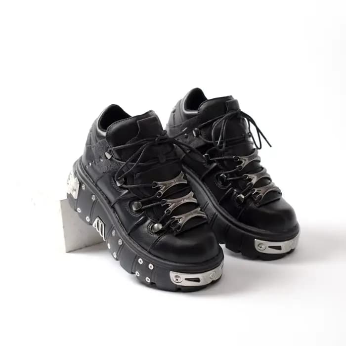 2025 nouveau nouveau Style Punk à lacets talon hauteur 6CM plate-forme hommes et femmes gothique cheville Rock bottes métal décor baskets