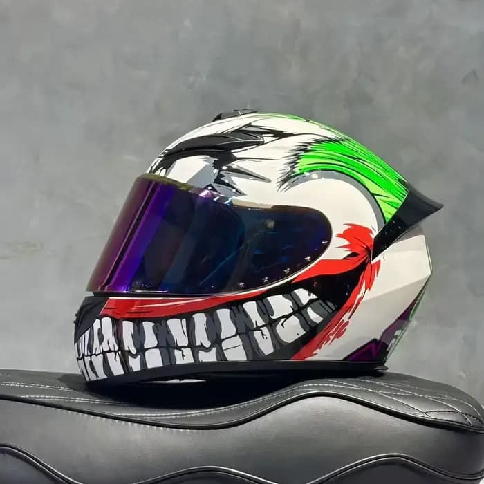 Casque certifié QIKE DOT Red Venom intégral pour moto avec plusieurs aérations