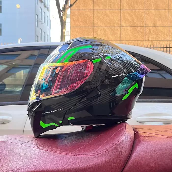 Casque de moto à rabat modulaire