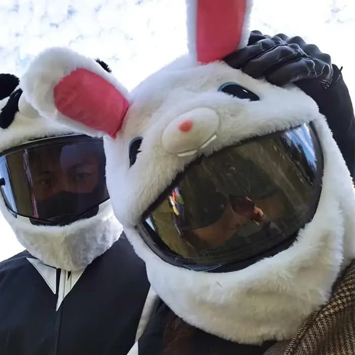Housses de casque de moto en peluche de dessin animé drôle