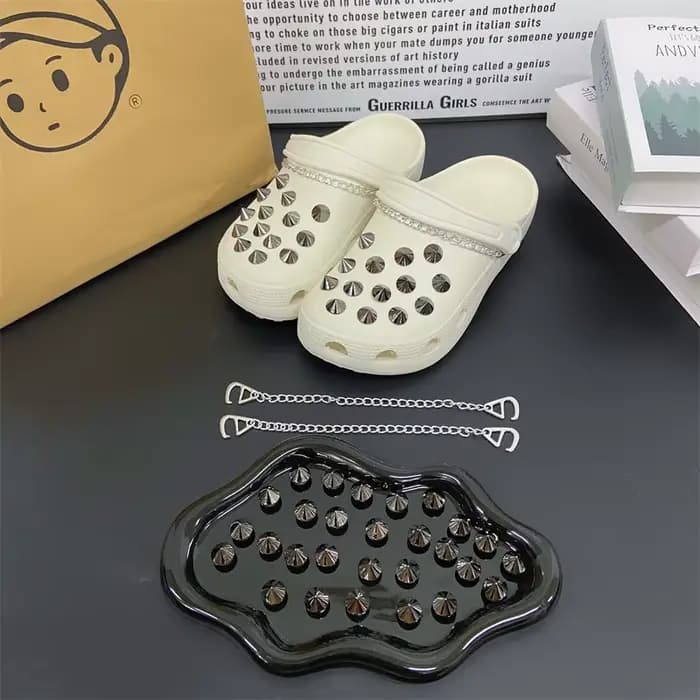 Ensemble d'accessoires de chaussures tendance, en métal, avec fermoir chaîne pour chaussures, amovible, adapté aux sandales et aux tongs.