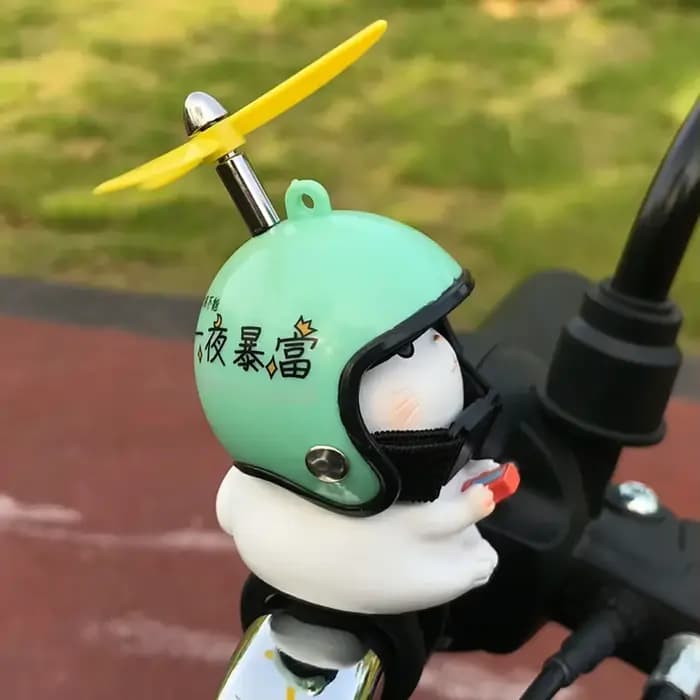 Guidon de moto électrique avec casque de chat