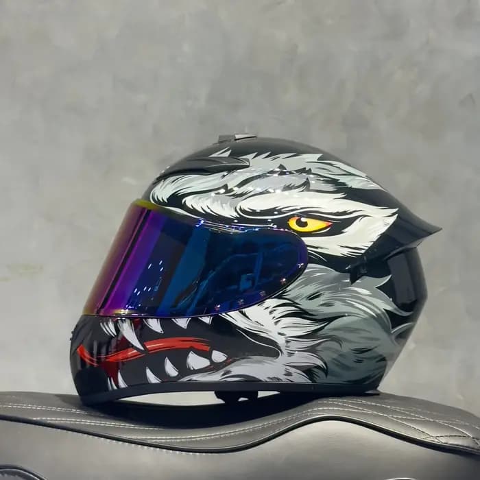 Casque certifié QIKE DOT Red Venom intégral pour moto avec plusieurs aérations