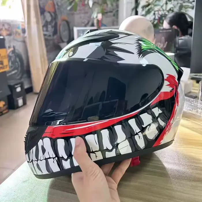 Casque de moto quatre saisons