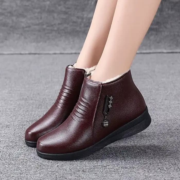 Bottes en cuir 2025 nouveau hiver chaussures à fond plat pour femmes d'âge moyen chaussures en coton chaud fond souple bottes en laine antidérapantes pour femmes
