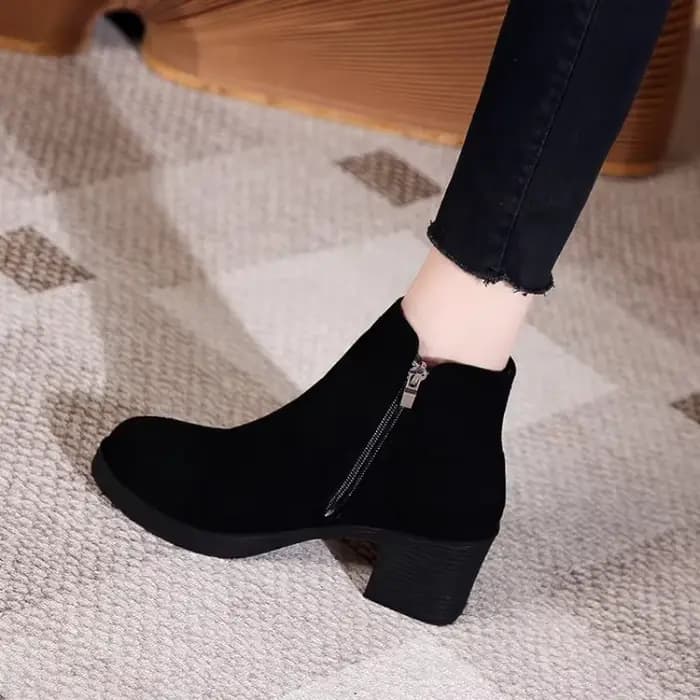 Femmes automne et hiver 2025 nouvelle mode solide tempérament bottines tête ronde talon carré sans lacet solide bottes décontractées taille