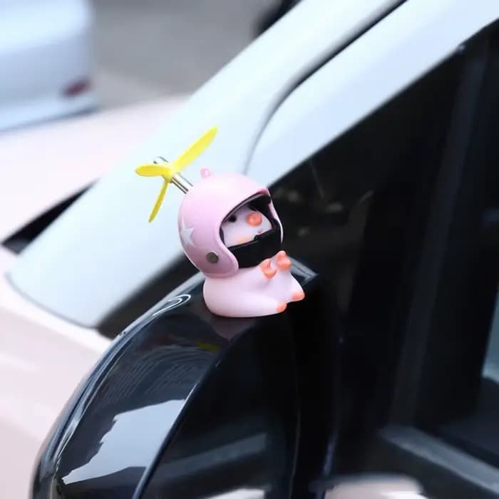 Cochon rose avec hélice de casque