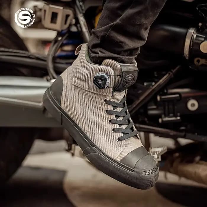 Chaussures de moto rétro
