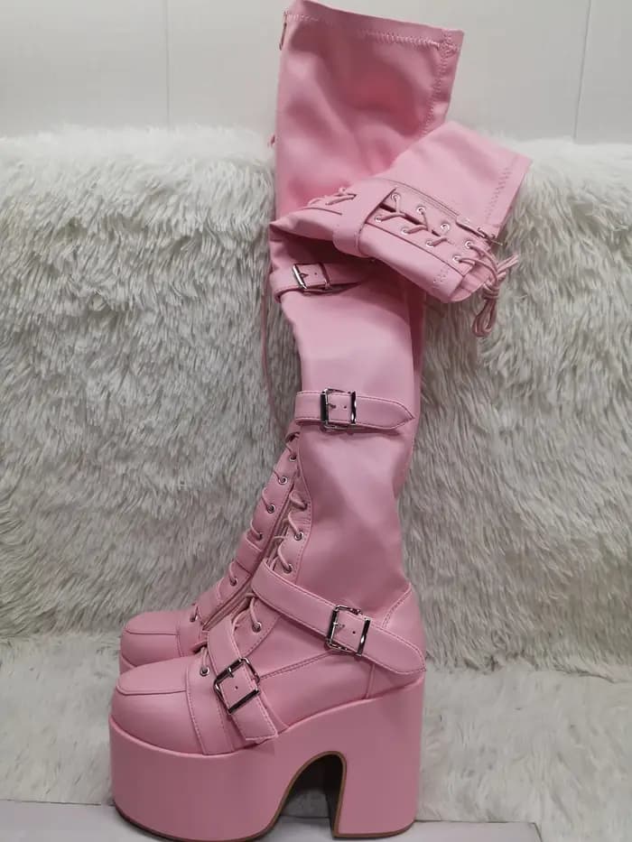Bottes de chevalier de rue à plateforme rose avec boucle de ceinture pour femme, bout rond, sangle croisée, talons hauts épais, mode, au-dessus du genou, automne 2024