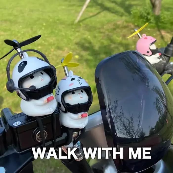 Guidon de moto électrique avec casque de chat