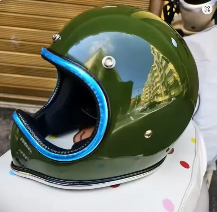 Petit casque à nez pointu