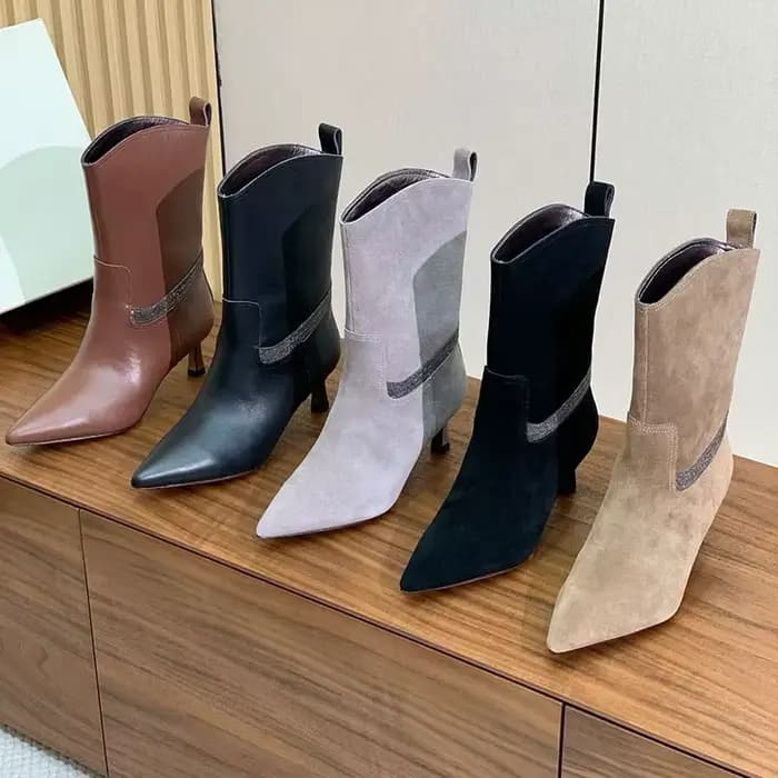 Femmes minces talons hauts mi-mollet bottes daim bout pointu chaîne en métal perle décor bottes courtes piste automne hiver bottes modernes