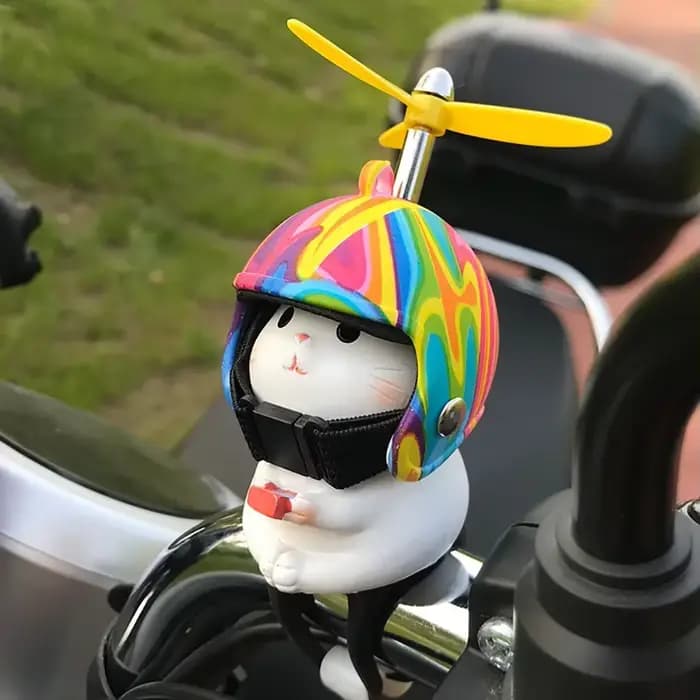 Guidon de moto électrique avec casque de chat