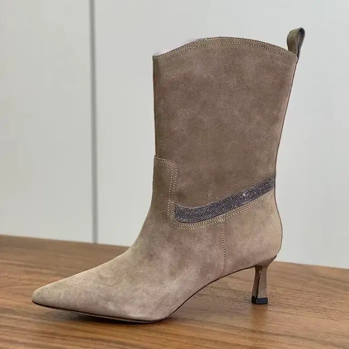 Femmes minces talons hauts mi-mollet bottes daim bout pointu chaîne en métal perle décor bottes courtes piste automne hiver bottes modernes