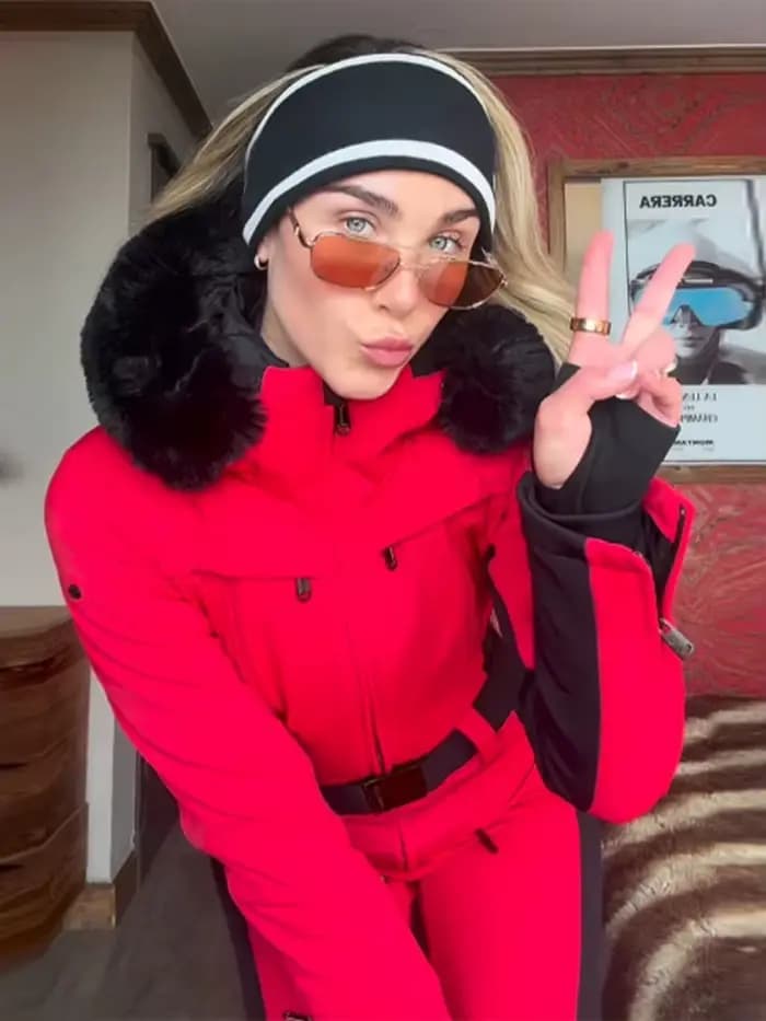Combinaisons de ski pour femmes rembourrées à capuche manches longues imperméables taille haute costumes féminins 2025 hiver ski en plein air combinaison de ski pour femme