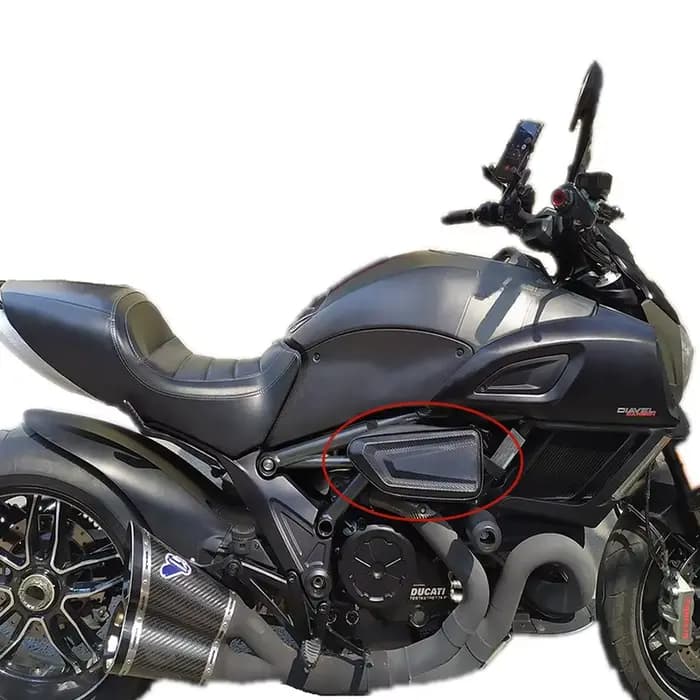 Sacoche latérale à coque rigide pour moto