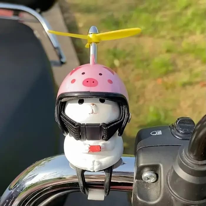 Guidon de moto électrique avec casque de chat