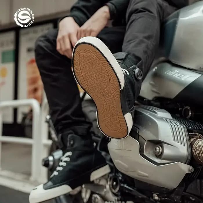Chaussures de moto rétro