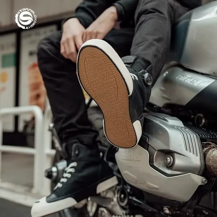 Chaussures de moto rétro
