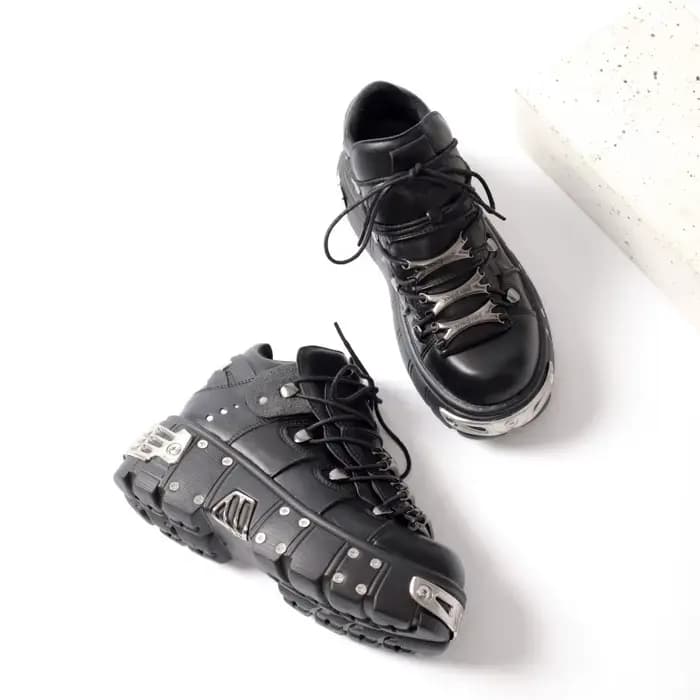 2025 nouveau nouveau Style Punk à lacets talon hauteur 6CM plate-forme hommes et femmes gothique cheville Rock bottes métal décor baskets