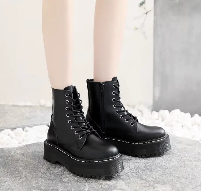 Bottes de moto style punk britannique à 8 trous : Portées de deux façons, plateforme épaisse avec fe