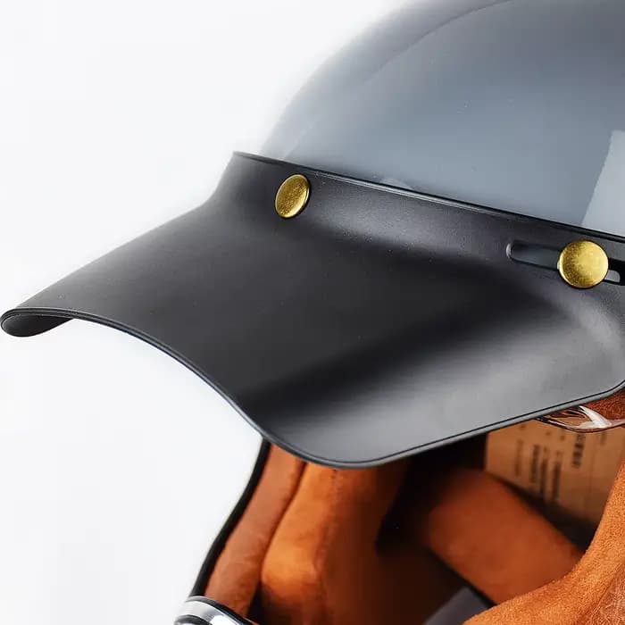 Visière universelle pour casque de moto
