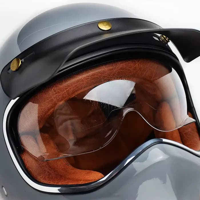Visière universelle pour casque de moto