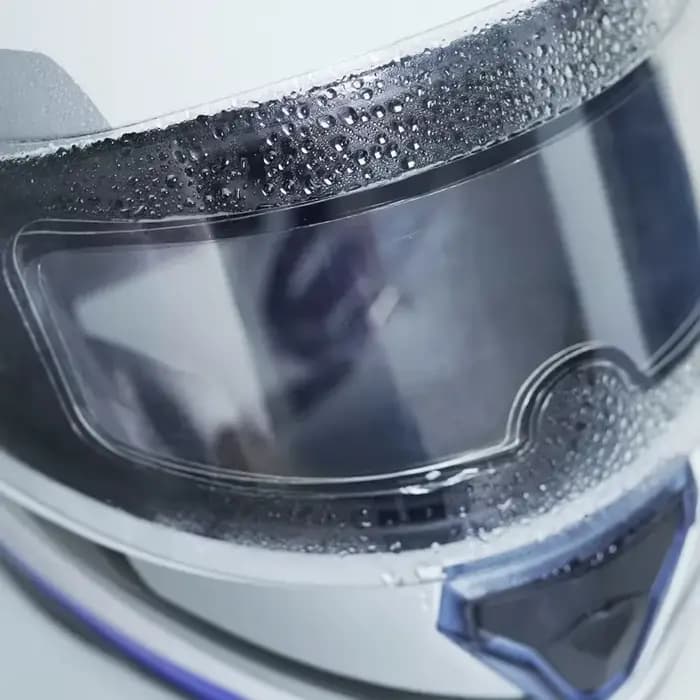 Film anti-pluie et anti-buée pour casque de moto