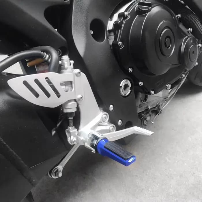 Pédale de pilote avant pour moto