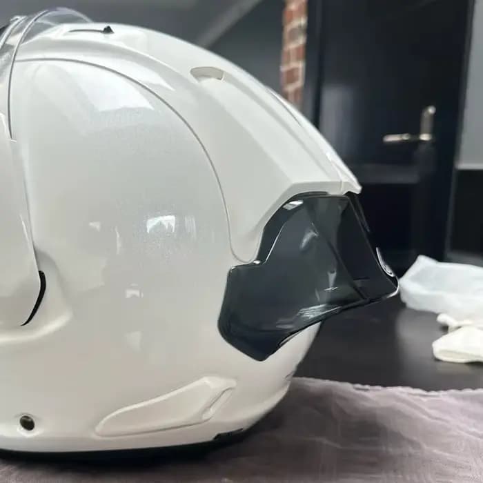 Becquet de casque arrière