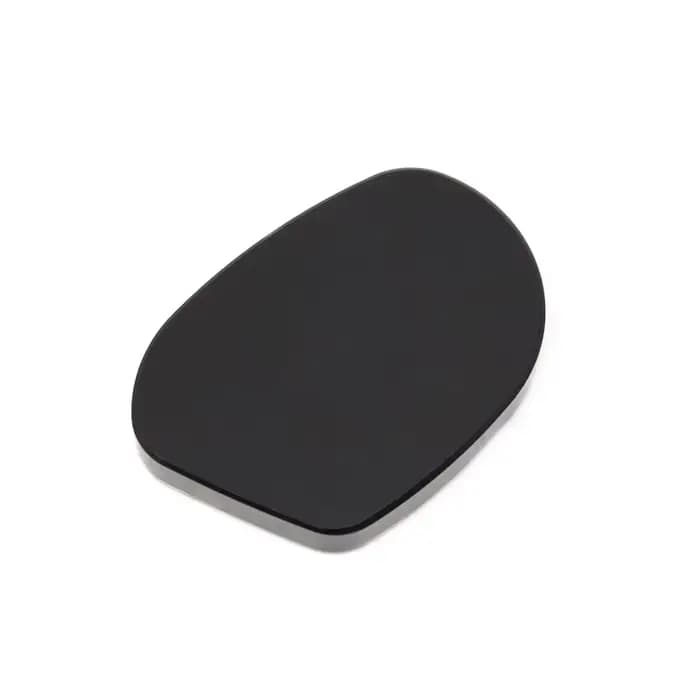 Repose-pieds sur support latéral plus large et siège élargi