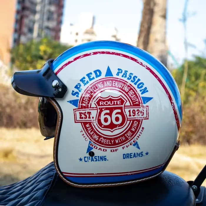 Casque de moto rétro 3/4 avec motif de crâne pour vélos de croisière et scooters