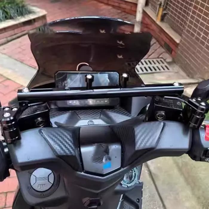 Barre transversale universelle pour moto