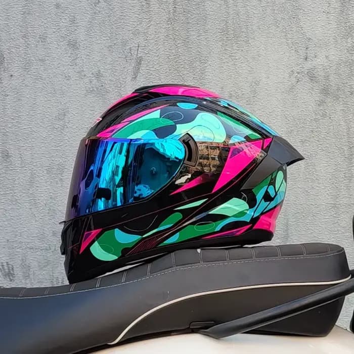 Casques de moto pour hommes et tenue de femme