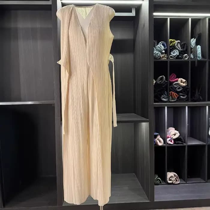 Miyake plissé femmes combinaisons Premium sentiment plissé une pièce haut pantalon à jambes larges 2025 été nouveau Simple Peplum haut pantalon
