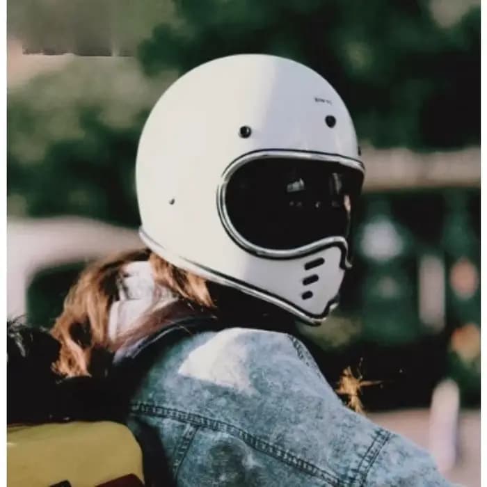Petit casque à nez pointu