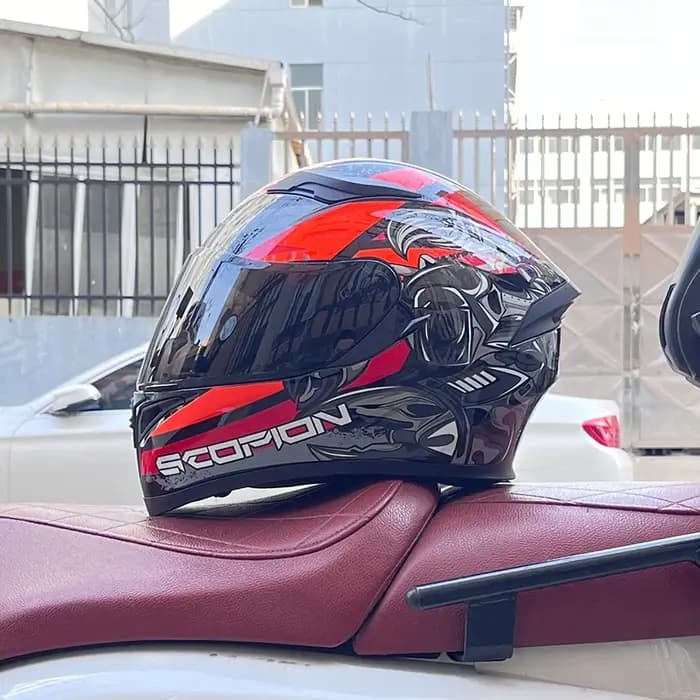 Casque de moto intégral