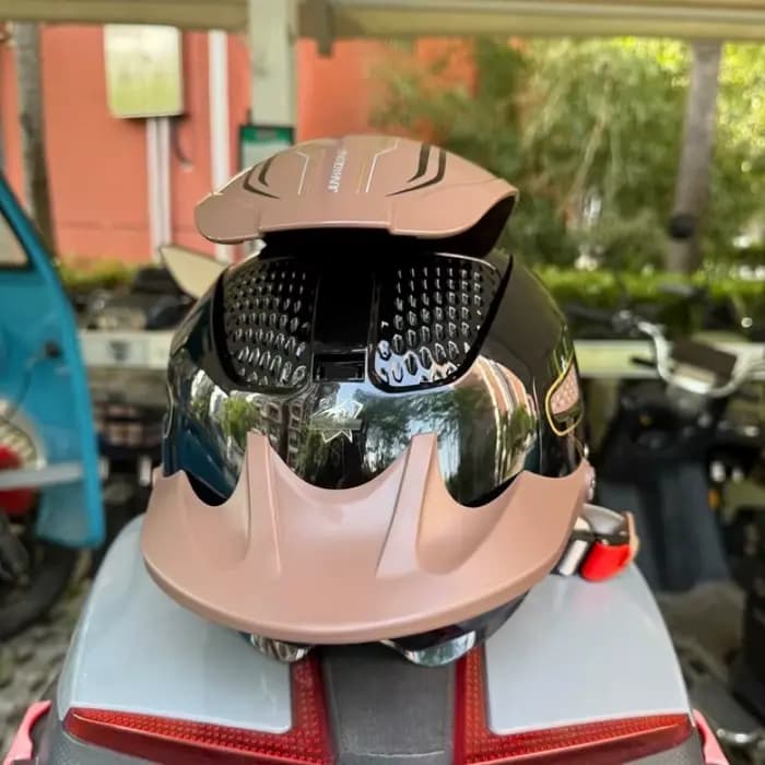 Casque de moto électrique respirant