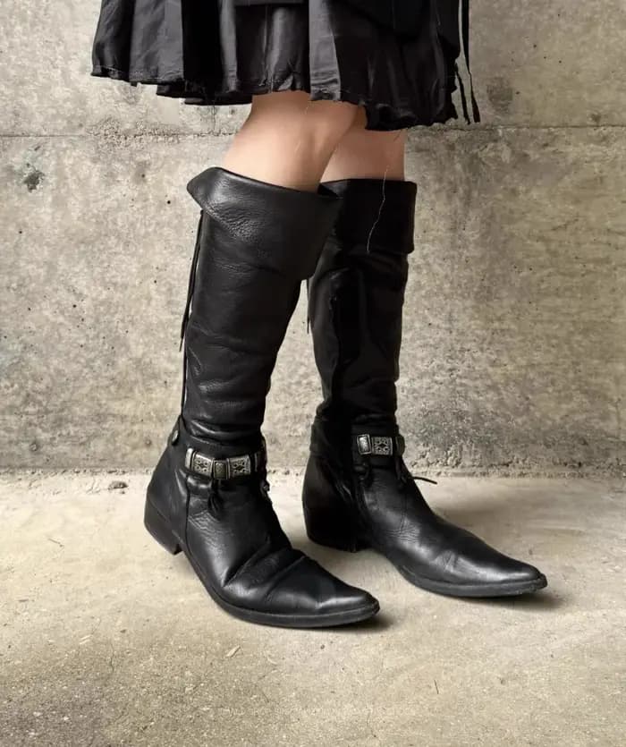 Bottes hautes Vintage à bout pointu avec boucle en métal noir