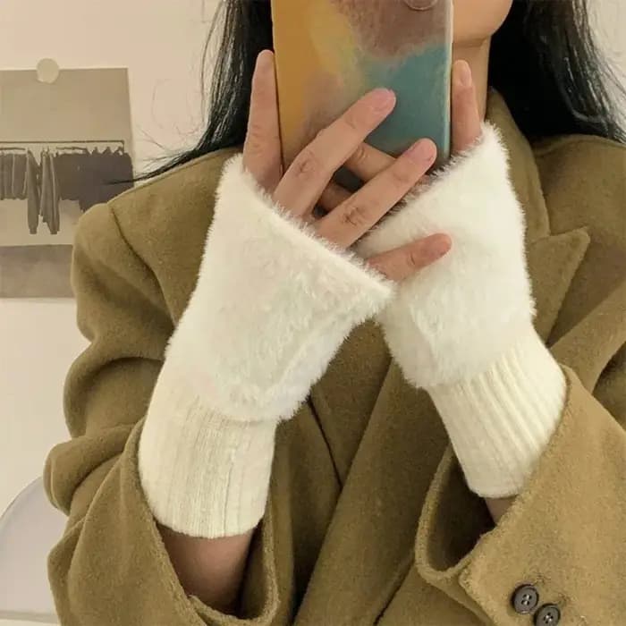 Gants demi-doigts chauds et de protection pour femmes adaptés au printemps, à l'automne et en hiver.