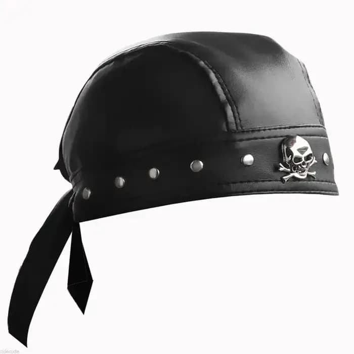 Casque de moto en cuir noir avec bandana tête de mort