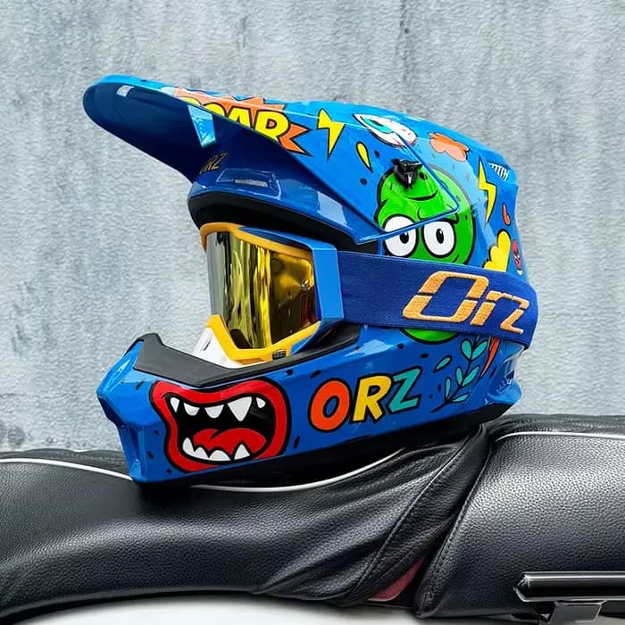 Le nouveau casque tout-terrain de moto ORZ