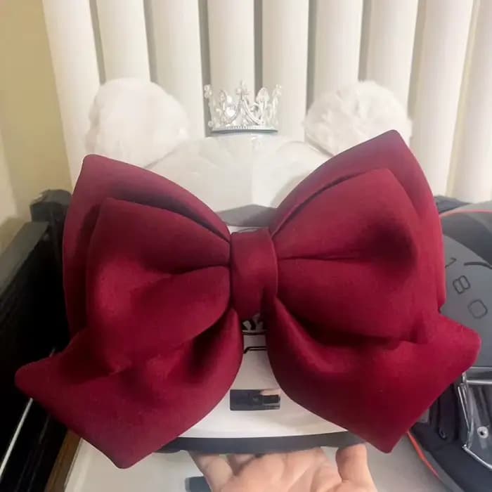 Grand nœud rouge pour la décoration de casque de moto